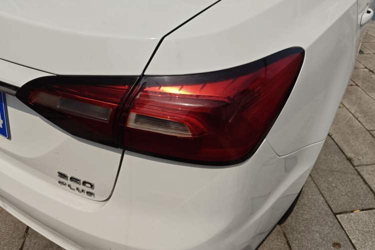 Used Roewe 360 2018 PLUS 1.5L Automatic Luxury Edition Right Rear Taillight