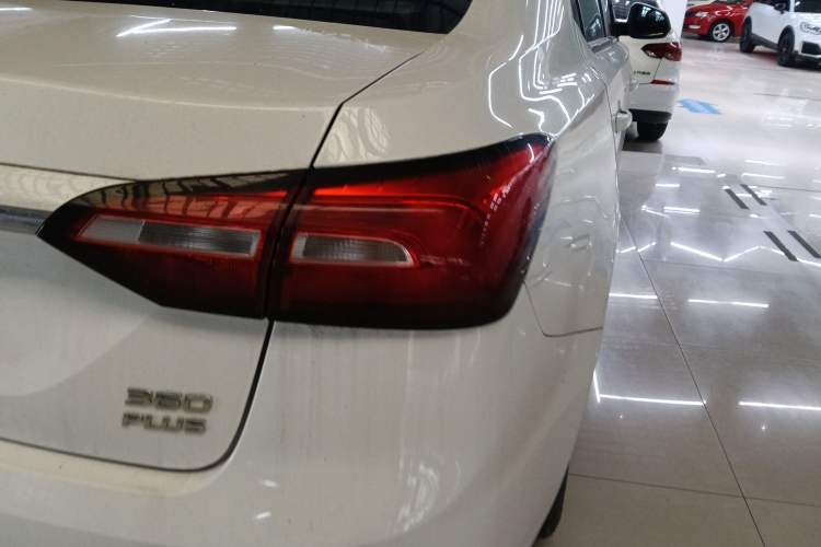 Used Roewe 360 2018 PLUS 1.5L Manual Luxury Edition Right Rear Taillight