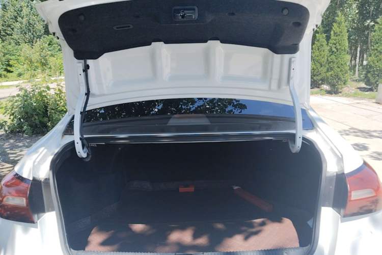 Used Roewe 360 2018 PLUS 1.5L Manual Luxury Edition Trunk
