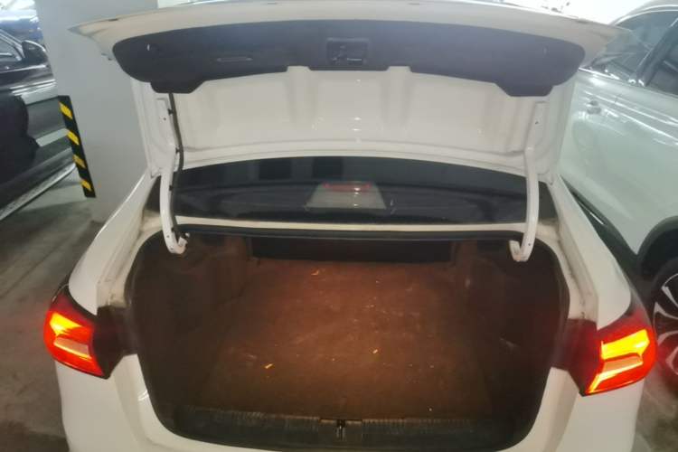 Used Roewe 360 2018 PLUS 1.5L Automatic Luxury Edition Trunk