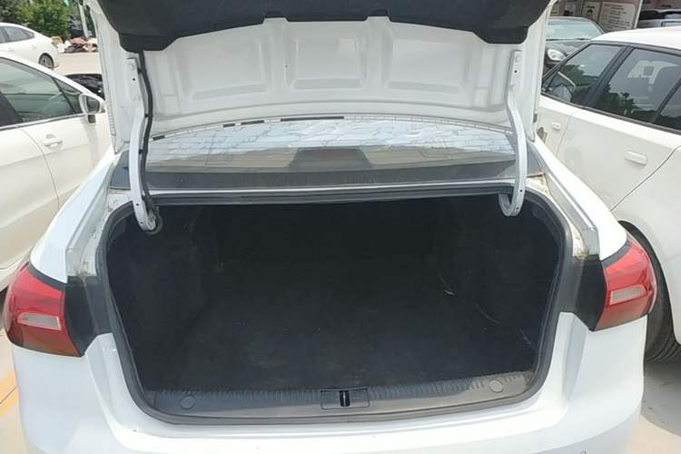 Used Roewe 360 2018 PLUS 1.5L Manual Luxury Edition Trunk