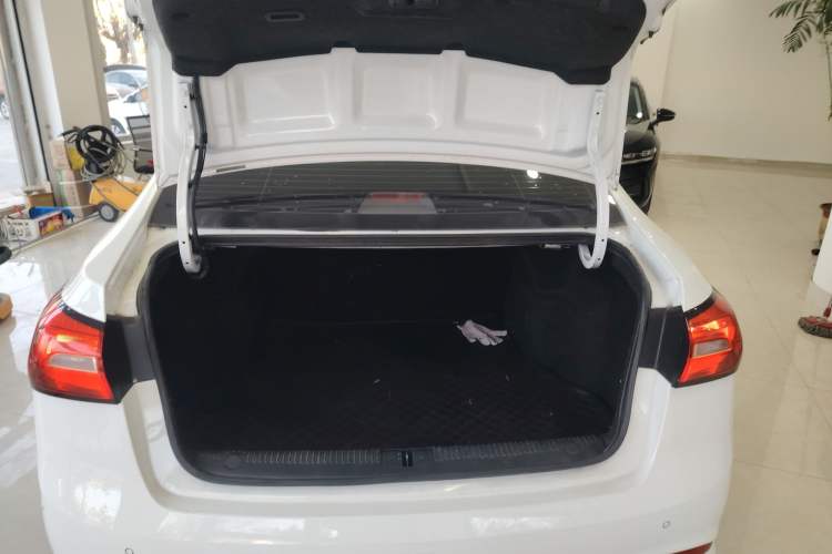 Used Roewe 360 2018 PLUS 1.5L Manual Luxury Edition Trunk