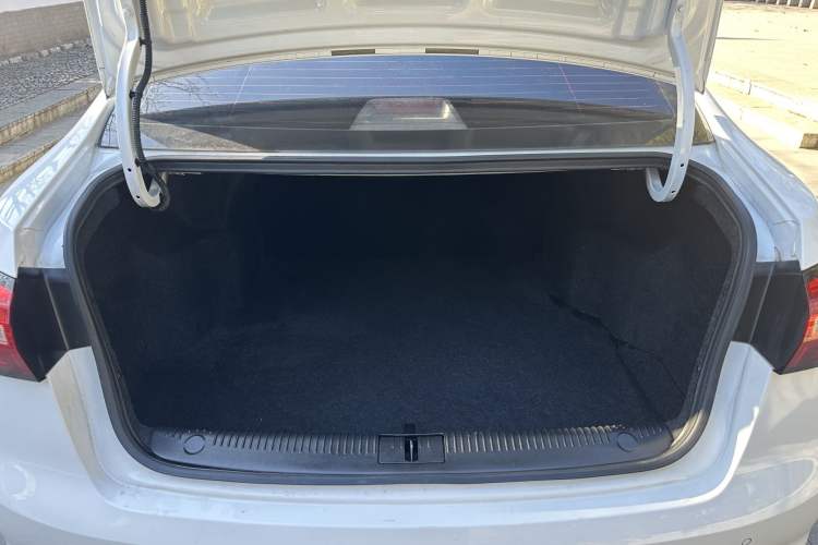 Used Roewe 360 2018 PLUS 1.5L Automatic Luxury Edition Trunk
