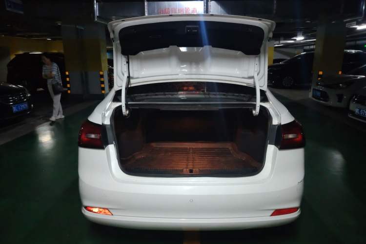 Used Roewe 360 2018 PLUS 1.5L Automatic Luxury Edition Trunk
