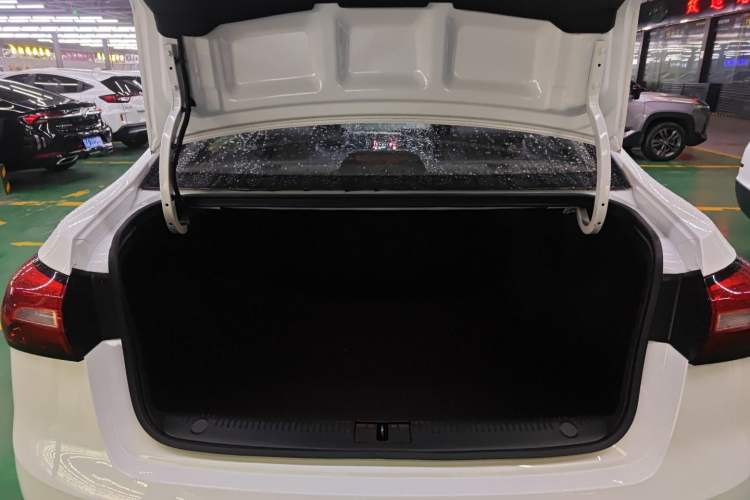 Used Roewe 360 2018 PLUS 1.5L Automatic Luxury Edition Trunk