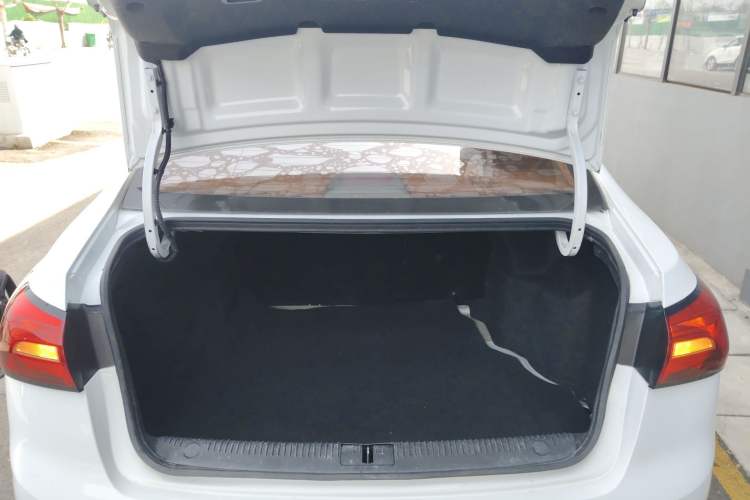 Used Roewe 360 2018 PLUS 1.5L Manual Luxury Edition Trunk