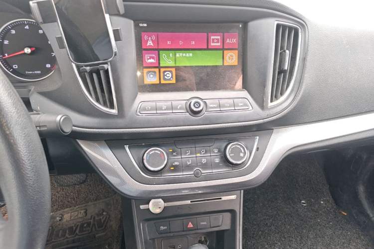 Used Roewe 360 2018 PLUS 1.5L Automatic Luxury Edition Audio And AC Panel