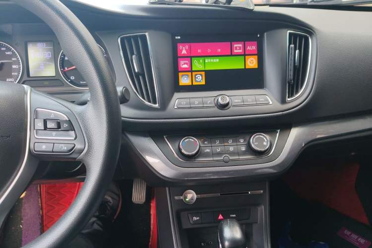 Used Roewe 360 2018 PLUS 1.5L Automatic Luxury Edition Audio And AC Panel