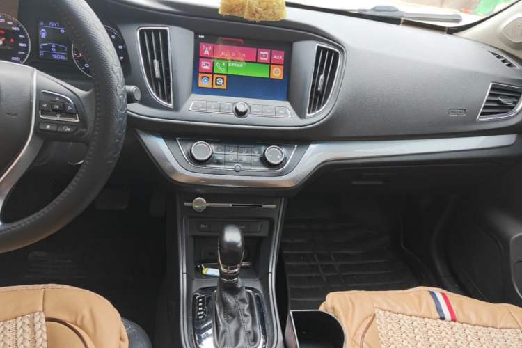 Used Roewe 360 2018 PLUS 1.5L Automatic Luxury Edition Audio And AC Panel