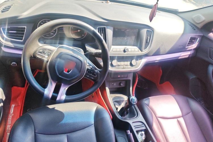 Used Roewe 360 2018 PLUS 1.5L Manual Luxury Edition Center Console