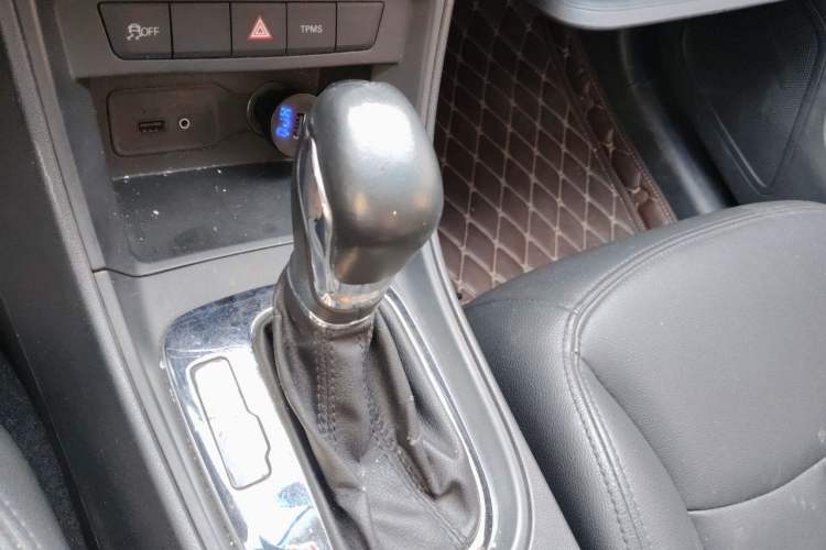 Used Roewe 360 2018 PLUS 1.5L Automatic Luxury Edition Gear Lever