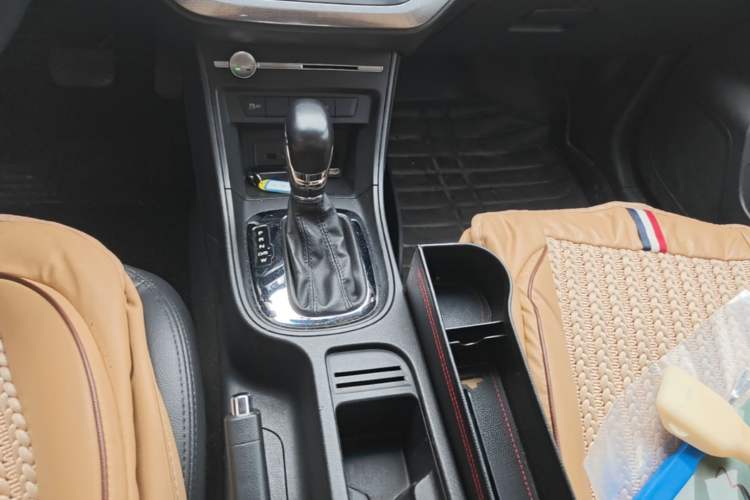 Used Roewe 360 2018 PLUS 1.5L Automatic Luxury Edition Gear Lever