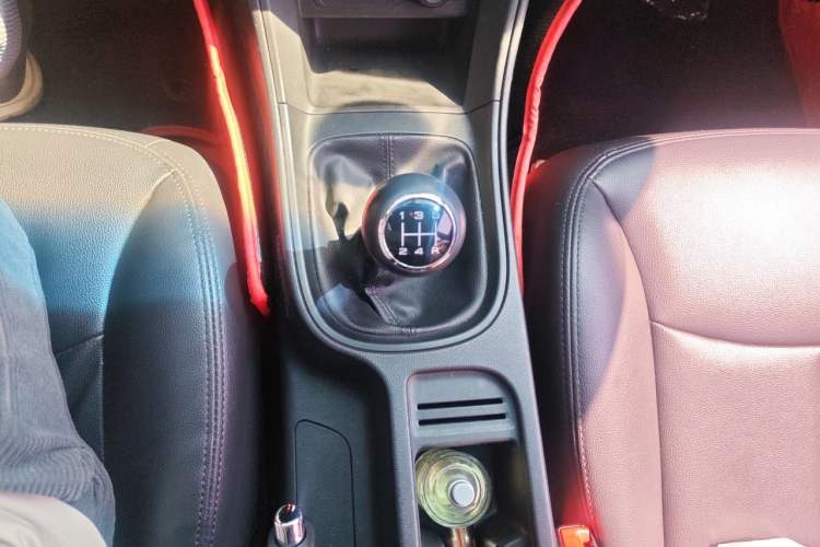 Used Roewe 360 2018 PLUS 1.5L Manual Luxury Edition Gear Lever