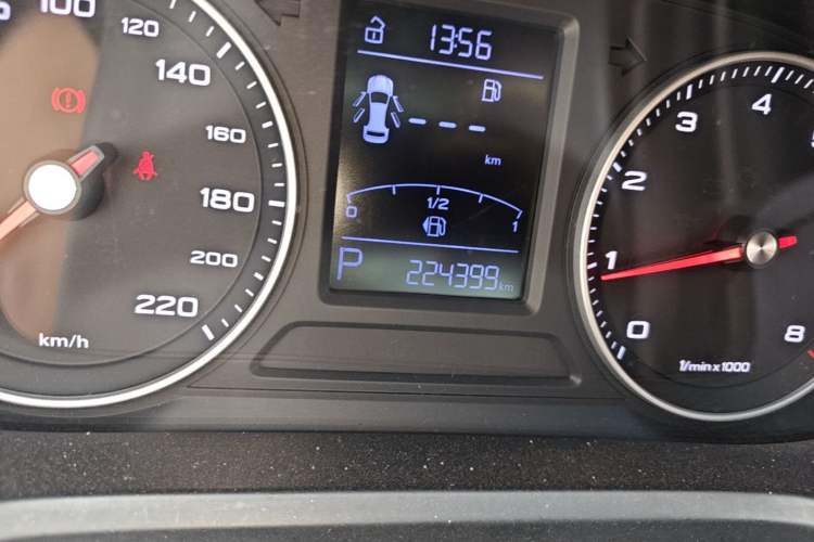 Used Roewe 360 2018 PLUS 1.5L Automatic Luxury Edition Odometer Close Up