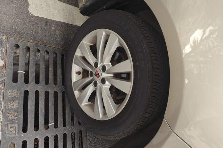 Used Roewe 360 2018 PLUS 1.5L Automatic Luxury Edition Right Front Wheel Hub
