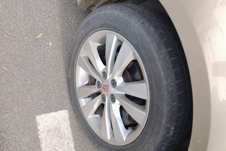 Used Roewe 360 2018 PLUS 1.5L Automatic Luxury Edition Right Front Wheel Hub