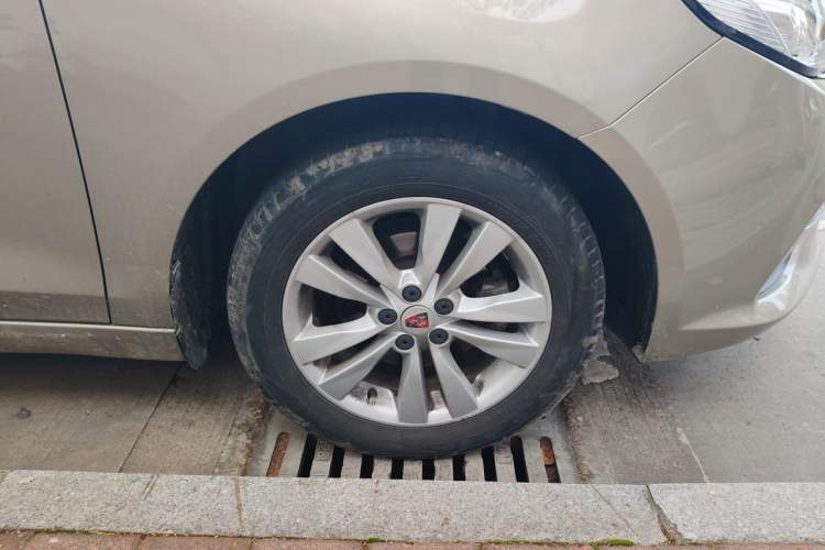 Used Roewe 360 2018 PLUS 1.5L Automatic Luxury Edition Right Front Wheel Hub