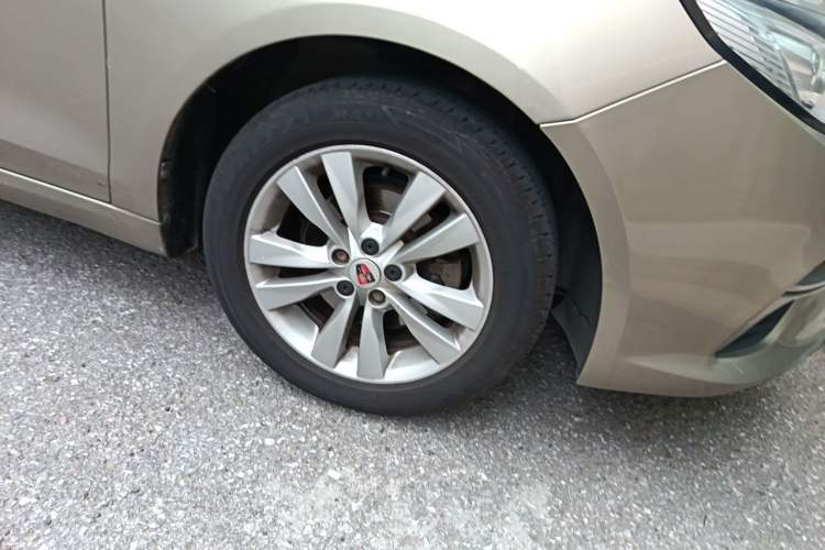 Used Roewe 360 2018 PLUS 1.5L Automatic Luxury Edition Right Front Wheel Hub