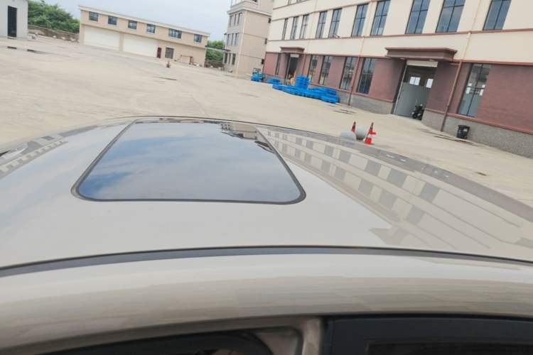 Used Roewe 360 2018 PLUS 1.5L Automatic Luxury Edition Roof