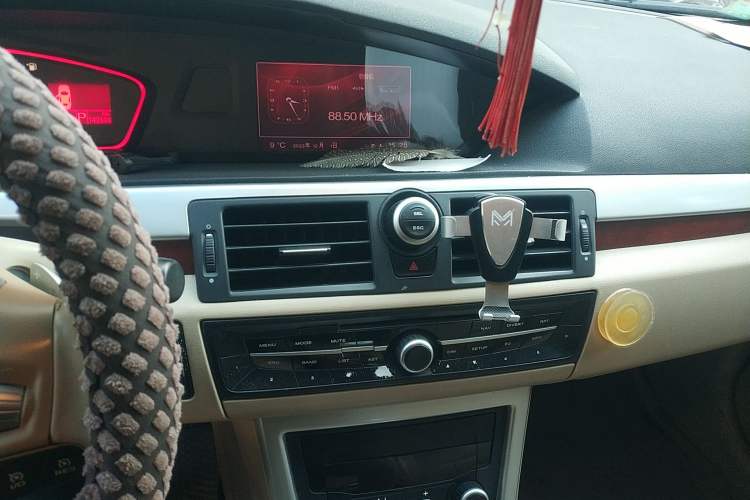 Used Roewe 550 2008 550D 1.8T Automatic Premium Edition Audio And AC Panel