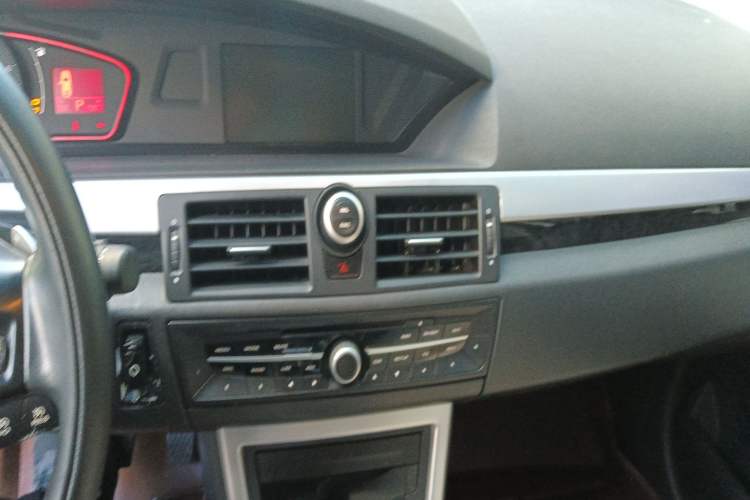Used Roewe 550 2008 550D 1.8T Automatic Premium Edition Audio And AC Panel