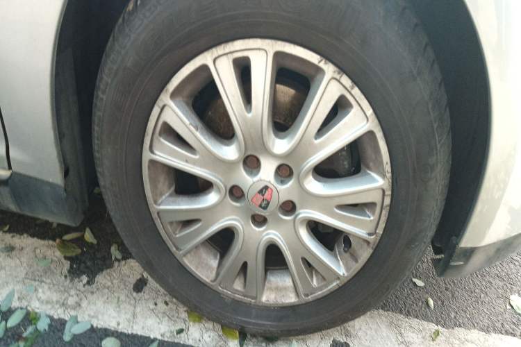 Used Roewe 550 2008 550D 1.8T Automatic Premium Edition Right Front Wheel Hub
