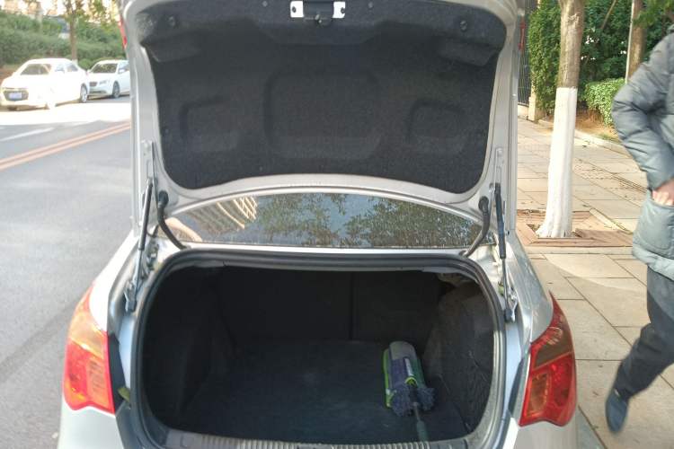 Used Roewe 550 2008 550D 1.8T Automatic Premium Edition Trunk