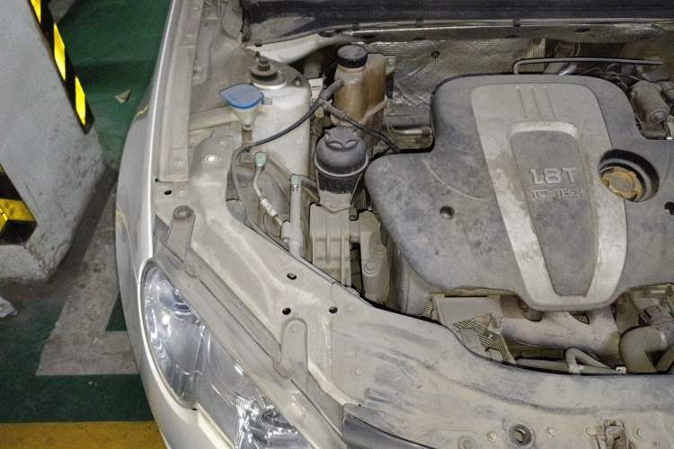 Used Roewe 550 2008 550D 1.8T Automatic Premium Edition Engine Bay Right