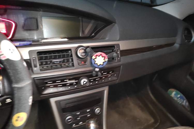 Used Roewe 550 2010 550S 1.8L Automatic Start-Zhen New Year Edition Audio And AC Panel