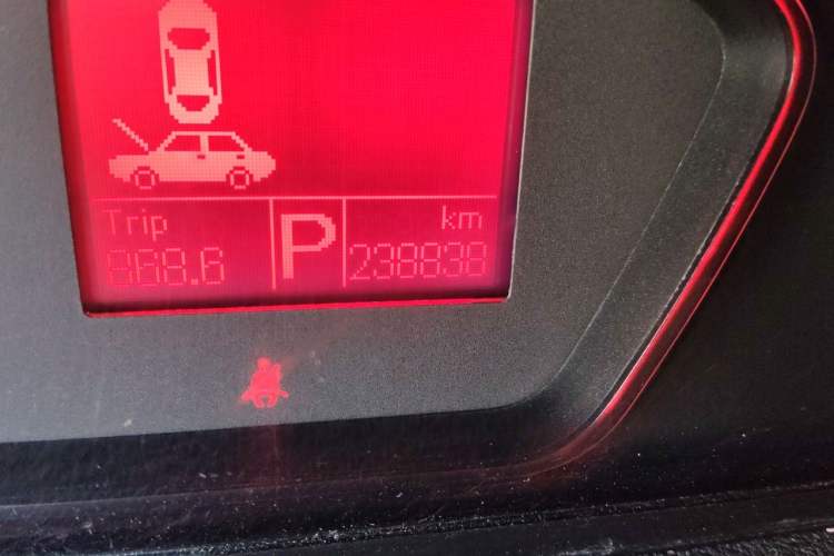 Used Roewe 550 2010 550 1.8L Automatic Expo Style Edition Odometer Close Up