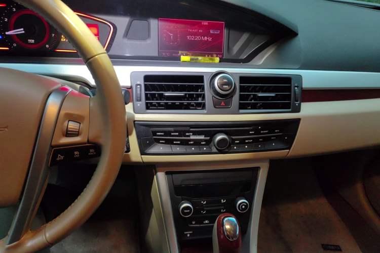 Used Roewe 550 2010 550S 1.8L Automatic Start-Zhen New Year Edition Audio And AC Panel