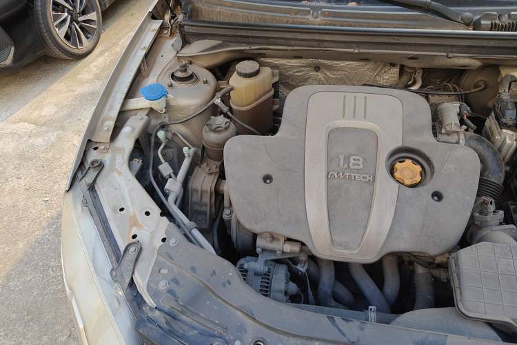 Used Roewe 550 2010 550S 1.8L Automatic Start-Zhen Edition Engine Bay Right