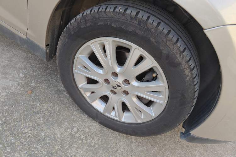Used Roewe 550 2010 550S 1.8L Automatic Start-Zhen Edition Right Front Wheel Hub
