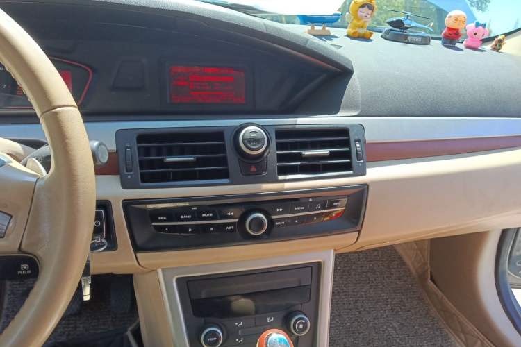Used Roewe 550 2010 550S 1.8L Automatic Start-Zhen Edition Audio And AC Panel