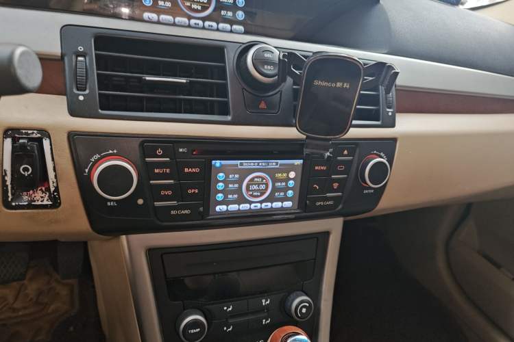Used Roewe 550 2010 550 1.8L Automatic Expo Style Edition Audio And AC Panel