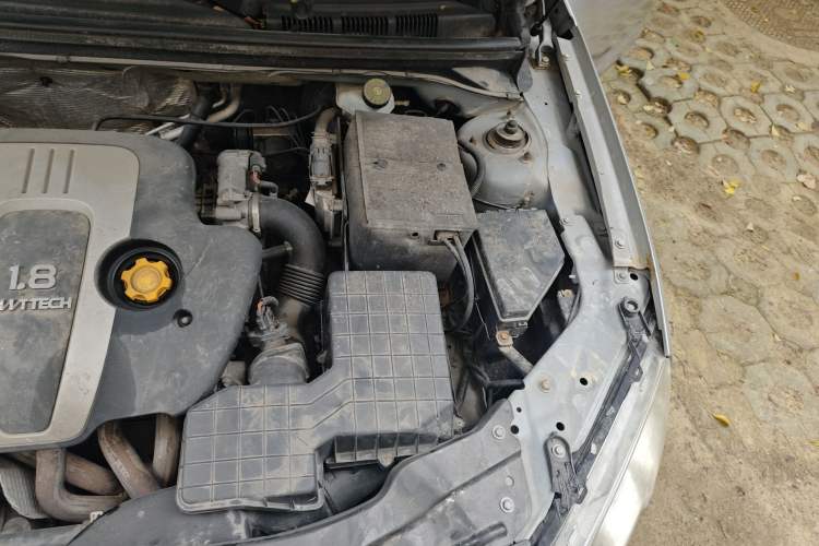 Used Roewe 550 2010 550 1.8L Automatic Expo Style Edition Engine Bay Left