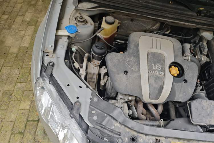 Used Roewe 550 2010 550 1.8L Automatic Expo Style Edition Engine Bay Right