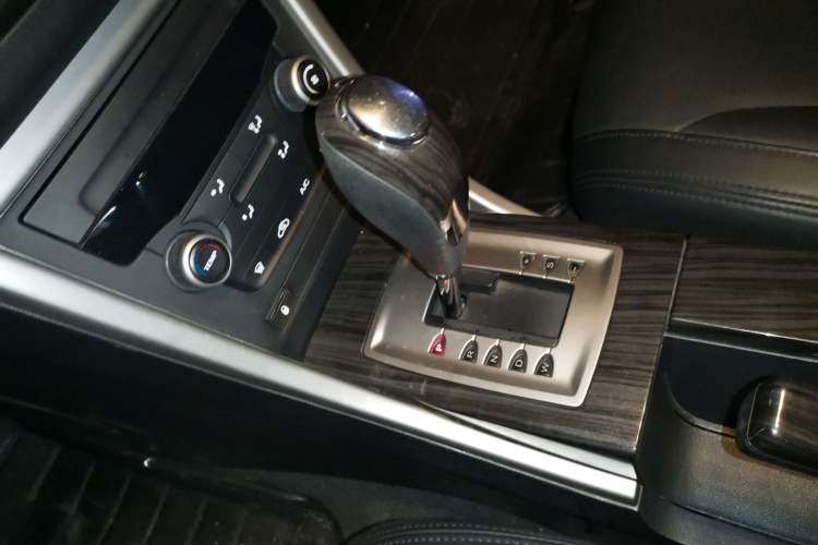 Used Roewe 550 2010 550S 1.8L Automatic Start-Zhen New Year Edition Gear Lever