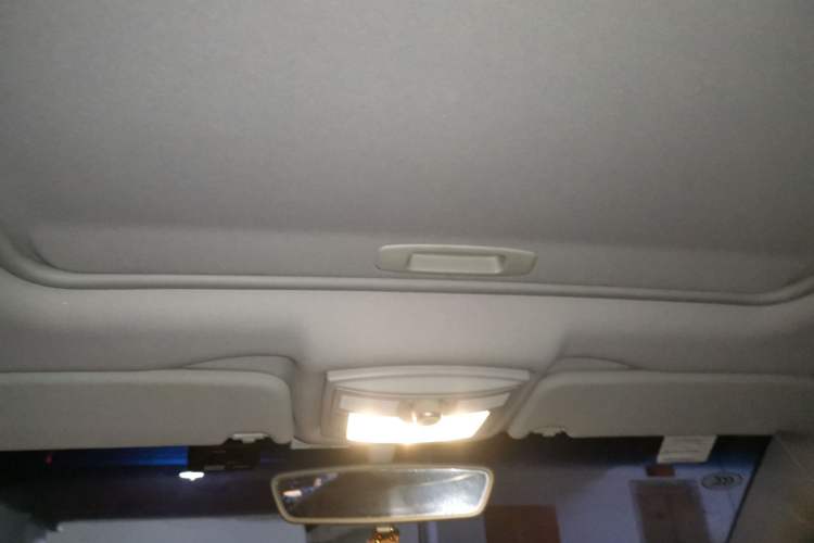 Used Roewe 550 2010 550S 1.8L Automatic Start-Zhen New Year Edition Headliner