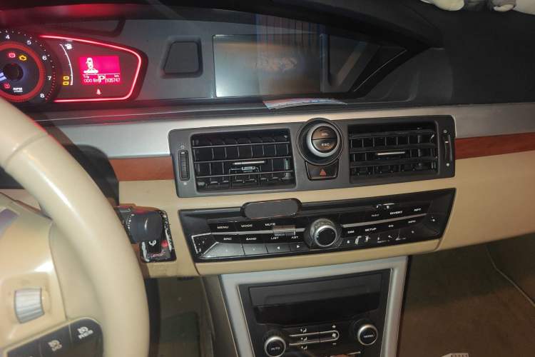 Used Roewe 550 2010 550D 1.8T Automatic Luxury Edition Audio And AC Panel