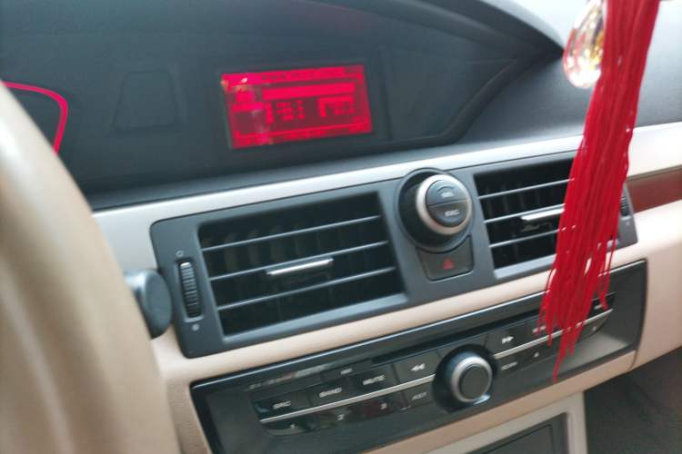 Used Roewe 550 2010 550 1.8L Automatic Expo Style Edition Audio And AC Panel