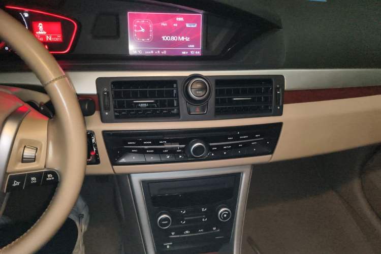 Used Roewe 550 2010 550S 1.8L Automatic Start-Zhen New Year Edition Audio And AC Panel