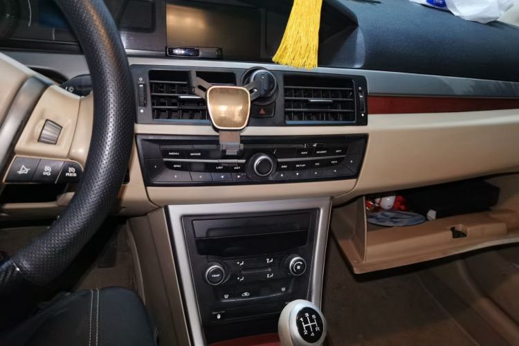 Used Roewe 550 2010 550 1.8L Manual Qiyue Edition Center Console