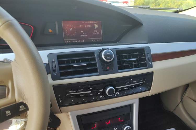 Used Roewe 550 2010 550S 1.8L Automatic Start-Zhen Edition Audio And AC Panel