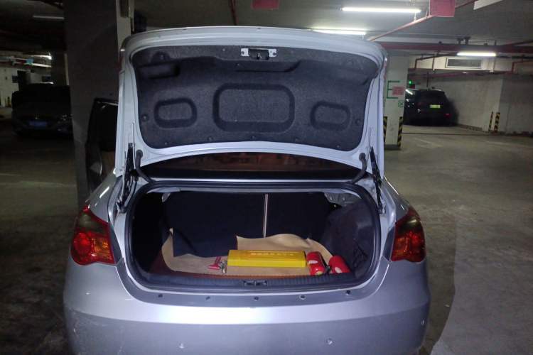 Used Roewe 550 2010 550 1.8L Automatic Expo Style Edition Trunk