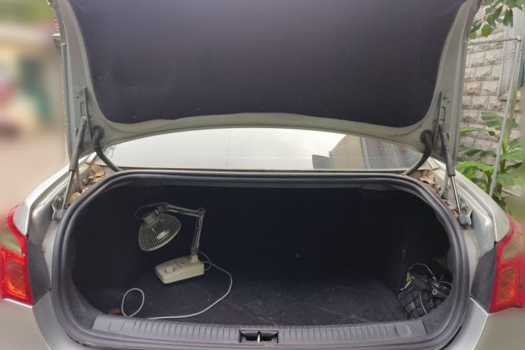 Used Roewe 550 2010 550S 1.8L Automatic Start-Zhen New Year Edition Trunk