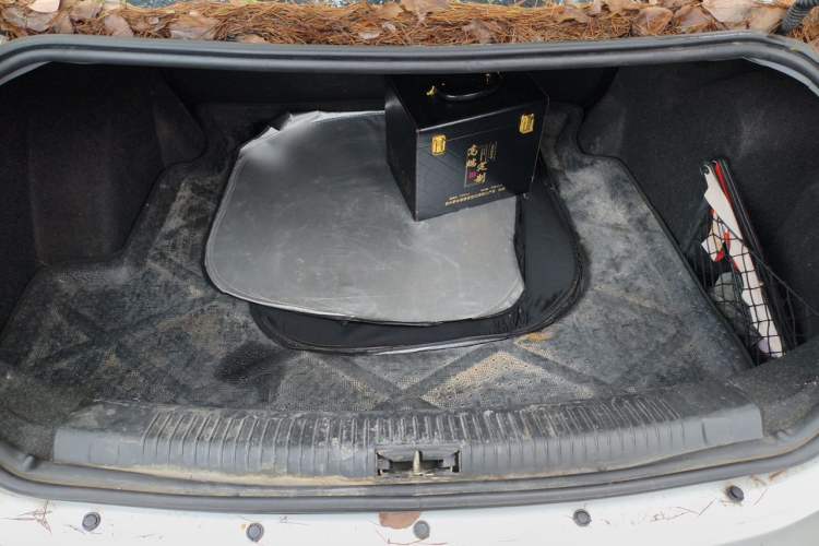 Used Roewe 550 2010 550 1.8L Automatic Intelligent Edition Trunk