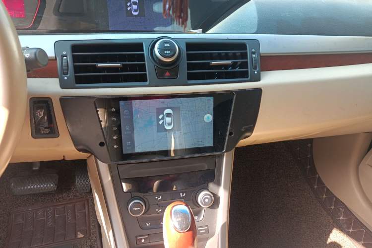 Used Roewe 550 2012 550 1.8T Automatic Full-Gold Limited Edition Audio And AC Panel