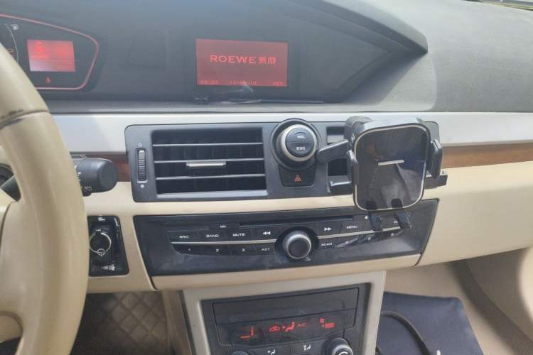 Used Roewe 550 2012 550 1.8L Manual "Pure Gold" Limited Edition Audio And AC Panel