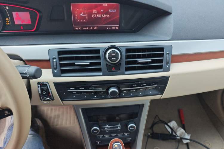 Used Roewe 550 2012 550D 1.8T Automatic Prestige Edition Audio And AC Panel